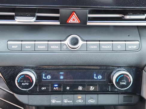 Certified 2024 Hyundai Elantra SEL FWD image 22