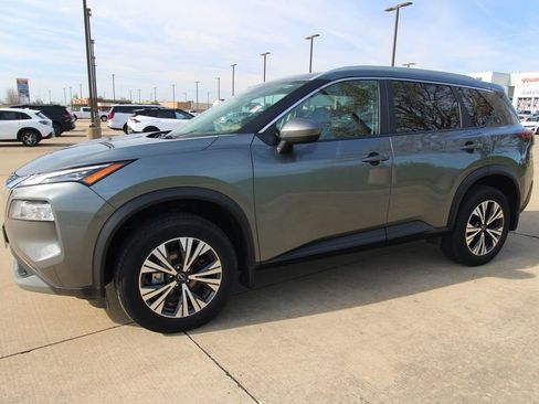 Used 2023 Nissan Rogue SV w/ SV Premium B Package image 17