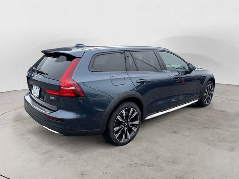 New 2026 Volvo V60 B5 Cross Country Ultra w/ Protection Package Premier AWD/4WD image 7
