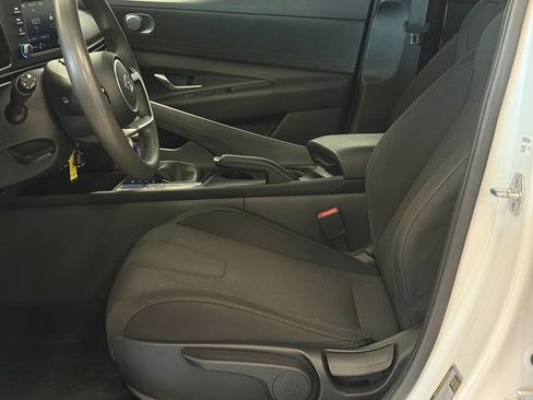 Certified 2023 Hyundai Elantra SE FWD image 12