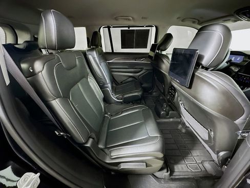 Used 2023 Jeep Grand Cherokee L Limited w/ Luxury Tech Group II image 11