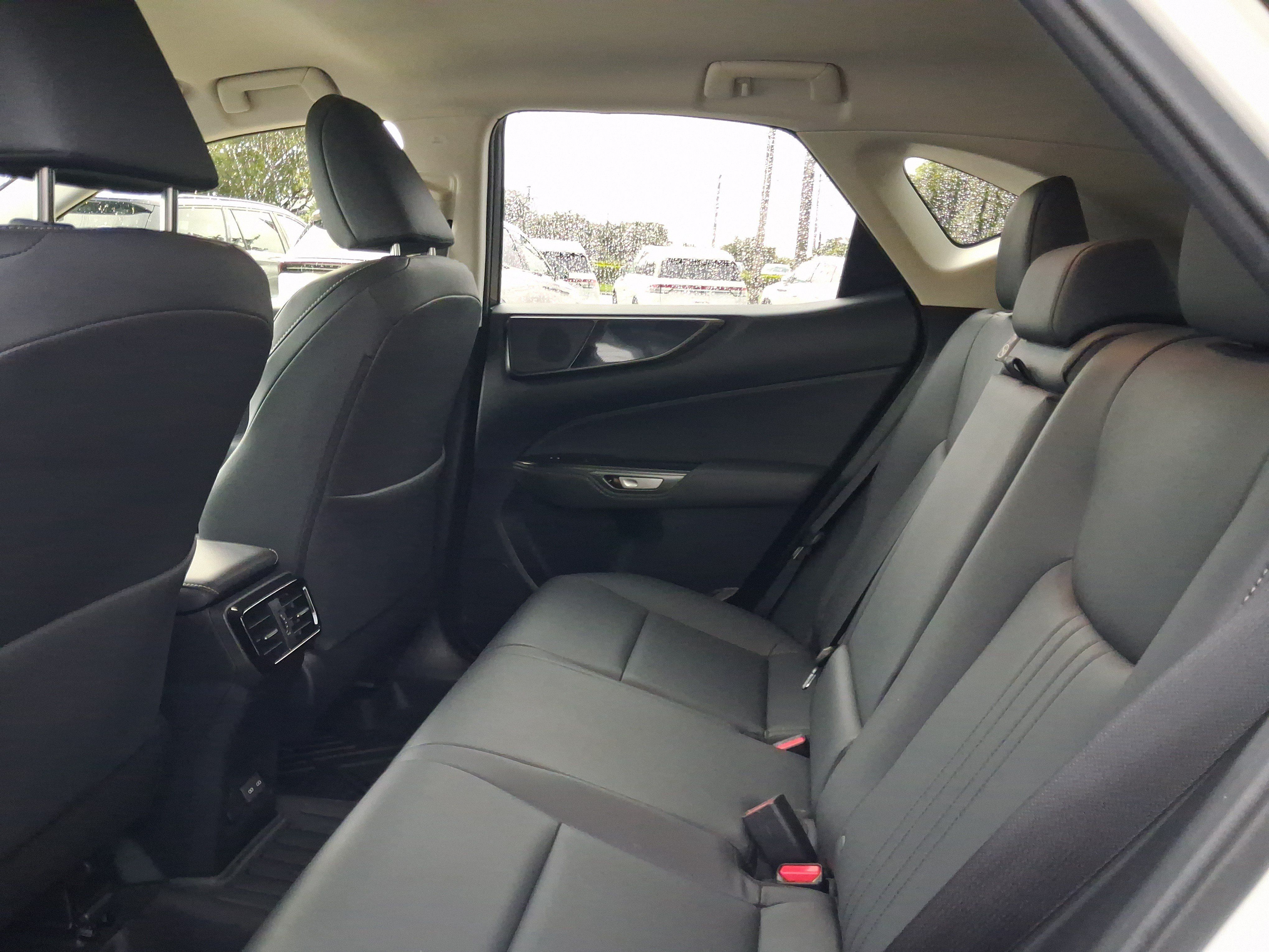 Used 2025 Lexus NX 250 FWD w/ Towing Package (2000 Lbs) image 6
