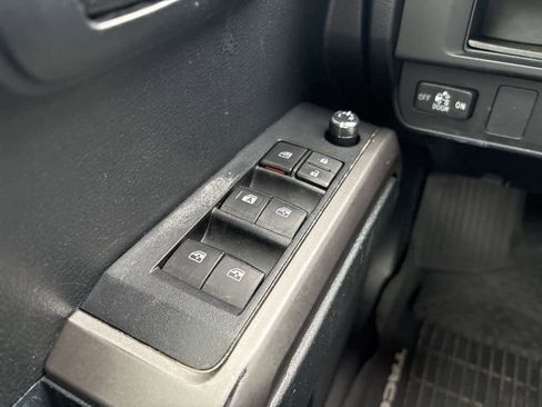 Used 2017 Toyota Tacoma SR5 image 25