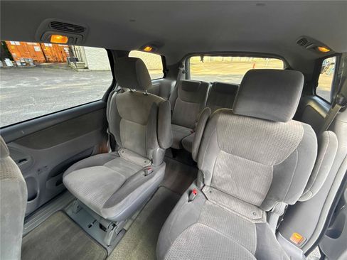 Used 2010 Toyota Sienna FWD image 13