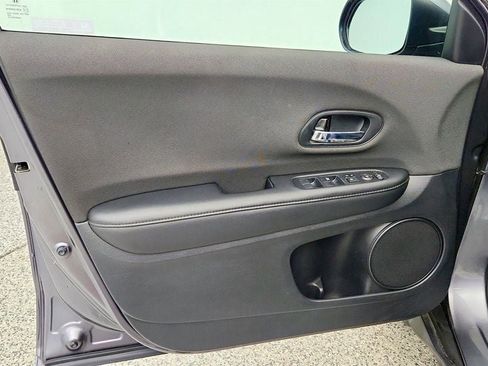 Used 2021 Honda HR-V LX image 10