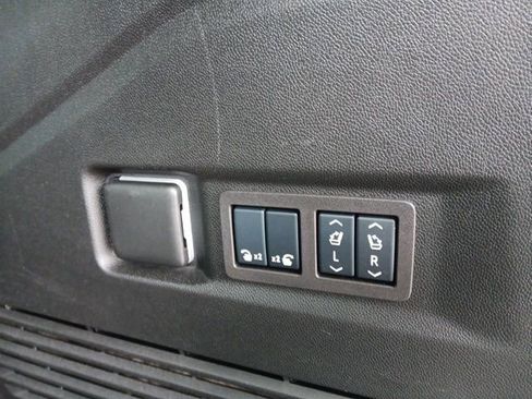 Used 2024 Chevrolet Tahoe LT w/ Luxury Package image 27