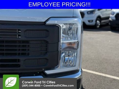 New 2026 Ford F250 XL w/ XL Chrome Package AWD/4WD image 7