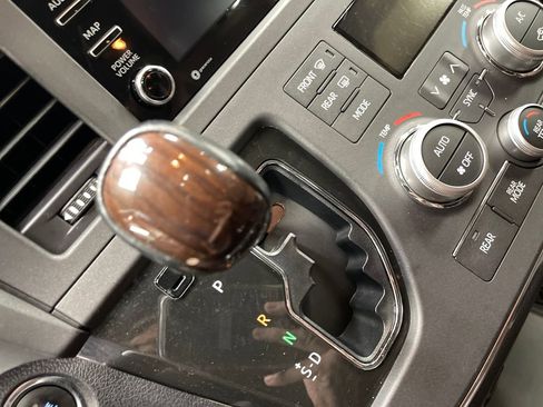 Used 2018 Toyota Sienna Limited image 24