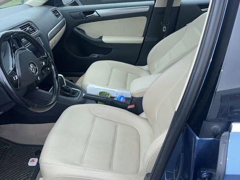 Used 2016 Volkswagen Jetta SE FWD image 3