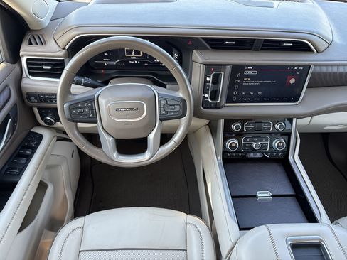 Used 2022 GMC Yukon XL Denali AWD/4WD image 17