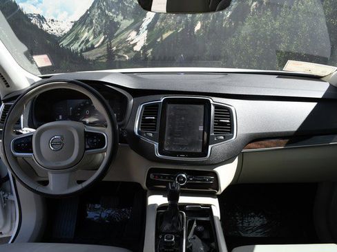 Used 2019 Volvo XC90 T5 Momentum image 18