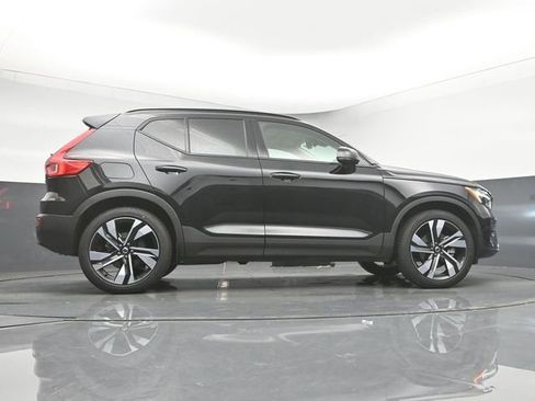 Used 2024 Volvo XC40 B5 Plus w/ Climate Package image 45