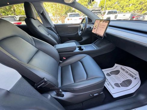 Used 2022 Tesla Model Y Long Range AWD/4WD image 13