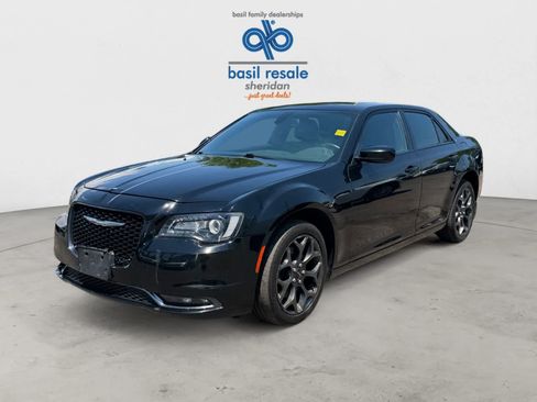 Used 2018 Chrysler 300 S AWD/4WD image 2