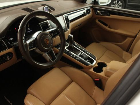 Used 2018 Porsche Macan w/ Premium Package Plus AWD/4WD image 13