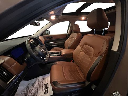 Used 2024 Nissan Pathfinder Platinum w/ Cargo Package image 10