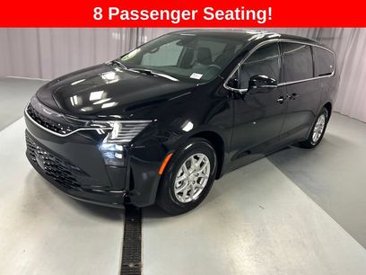 New 2027 Chrysler Pacifica Select w/ Family Tech Group