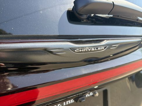Used 2026 Chrysler Pacifica Limited w/ S Appearance Package FWD image 13