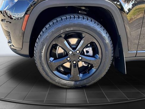 Used 2021 Jeep Grand Cherokee L Laredo AWD/4WD image 8