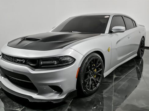 Used 2019 Dodge Charger SRT Hellcat w/ Harman/Kardon Audio Group image 5