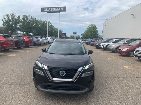 Used 2021 Nissan Rogue SV w/ Premium Package AWD/4WD image 2