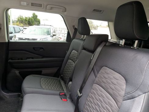 New 2025 Nissan Pathfinder S image 24