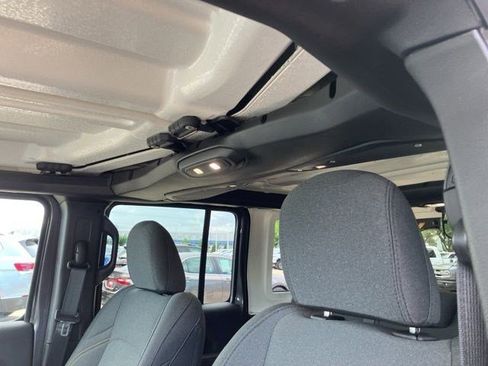 Certified 2025 Jeep Wrangler Unlimited Sahara AWD/4WD image 13