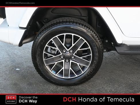 Used 2022 Jeep Wrangler Unlimited Sahara image 23