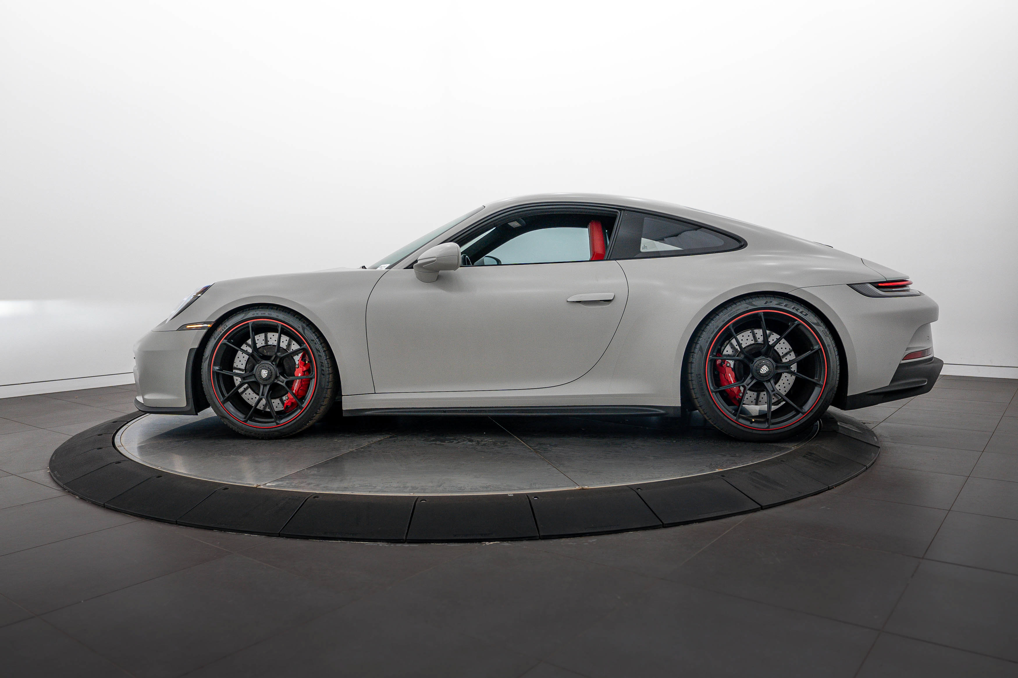Used 2022 Porsche 911 GT3 RWD image 2