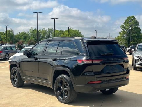 Used 2023 Jeep Grand Cherokee Altitude AWD/4WD image 10