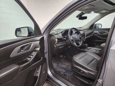 Used 2019 Chevrolet Traverse LT w/ LT Premium Package AWD/4WD image 11
