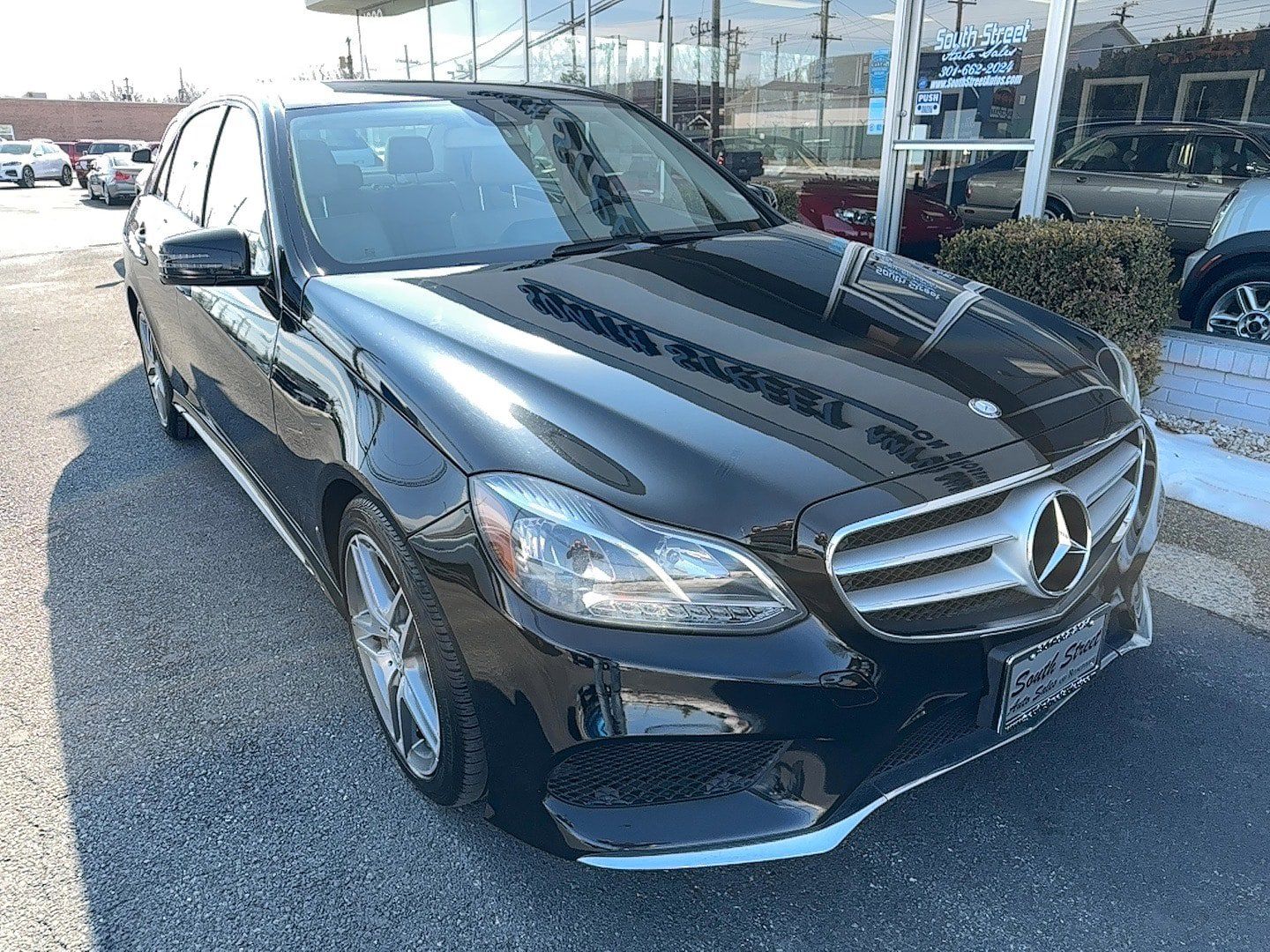 Used 2014 Mercedes-Benz E 350 4MATIC Sedan image 2