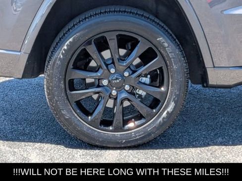 Used 2020 Jeep Grand Cherokee Altitude AWD/4WD image 10