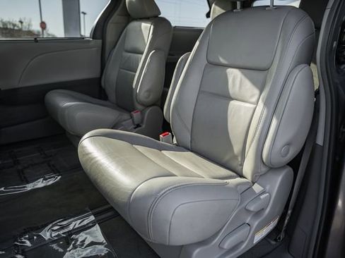 Used 2018 Toyota Sienna XLE Premium image 35