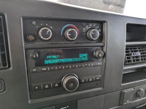 Used 2016 Chevrolet Express 2500 RWD image 21