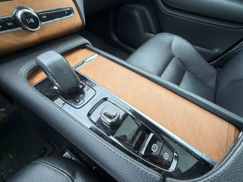 Certified 2022 Volvo XC90 T8 Inscription Expression w/ Advanced Package image 29