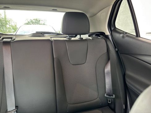 Used 2025 Buick Encore GX Preferred FWD image 37