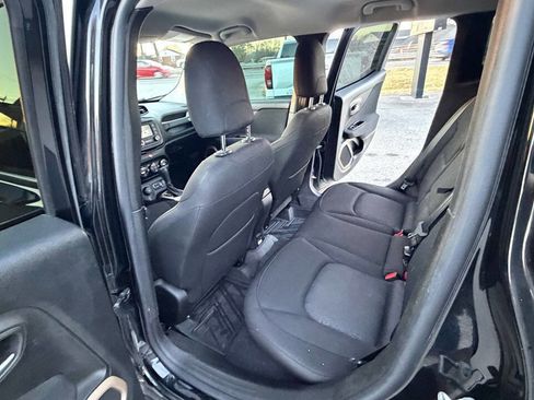 Used 2016 Jeep Renegade Latitude w/ Popular Equipment Group image 12