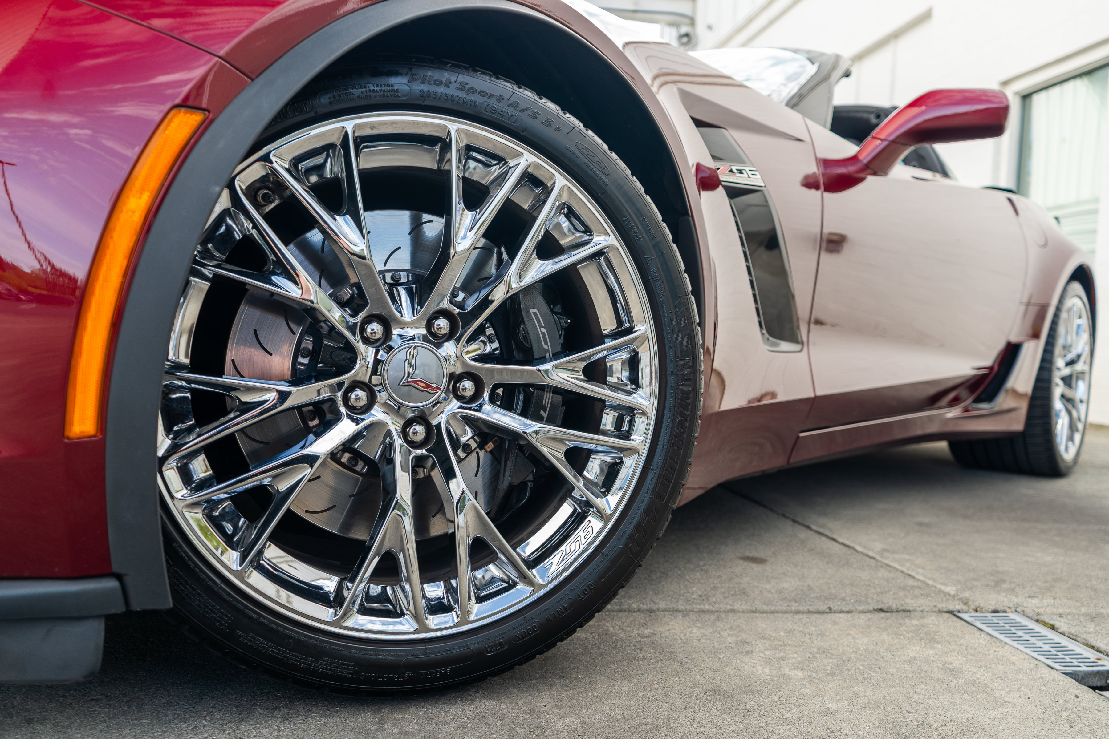 Used 2016 Chevrolet Corvette Z06 w/ 3LZ Preferred Equipment Group RWD image 4