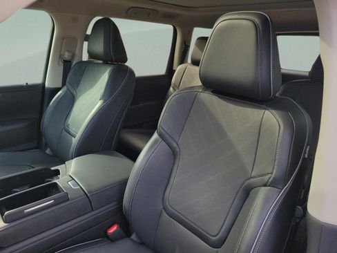 Certified 2025 INFINITI QX80 Luxe image 17