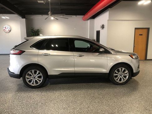 Used 2019 Ford Edge Titanium AWD/4WD image 6