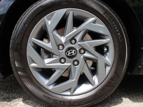 Used 2024 Hyundai Elantra SEL FWD image 19
