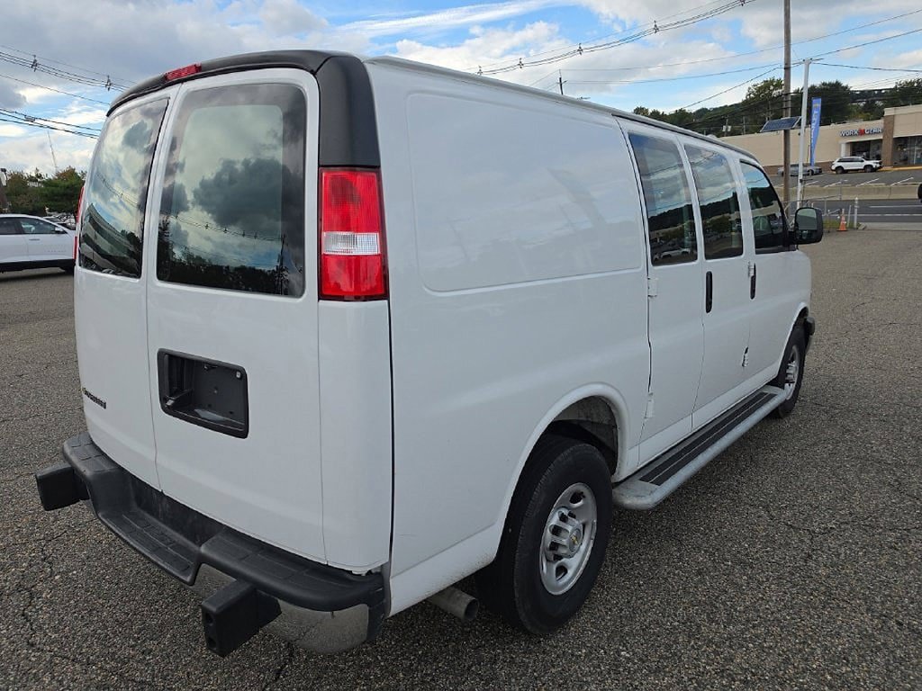 Used 2025 Chevrolet Express 2500 w/ Driver Convenience Package RWD image 3