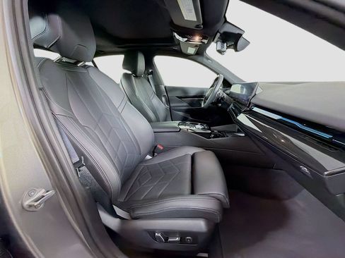 Used 2024 BMW 530i xDrive w/ Premium Package AWD/4WD image 31