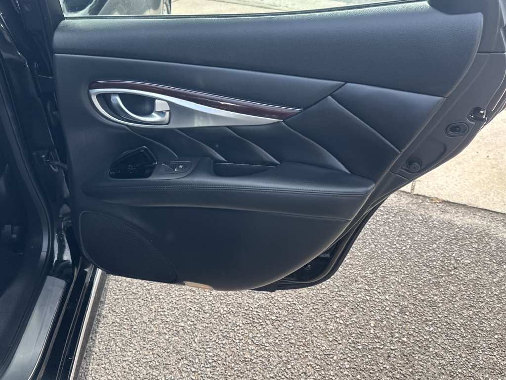 Used 2015 INFINITI Q70 3.7 RWD image 24