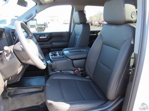 Used 2025 GMC Sierra 2500 Pro w/ Convenience Package image 12