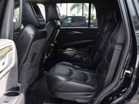 Used 2019 Cadillac Escalade Platinum image 40