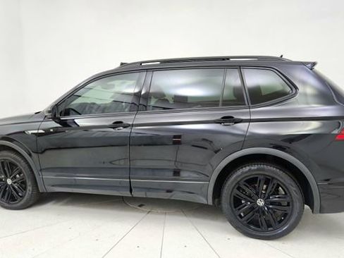 Used 2022 Volkswagen Tiguan SE R-Line image 4
