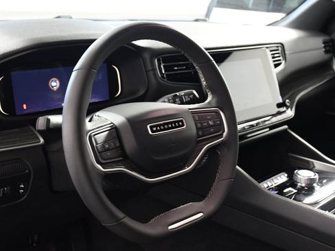 Used 2022 Jeep Wagoneer Series II AWD/4WD image 13