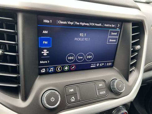 Used 2023 GMC Acadia SLE image 11